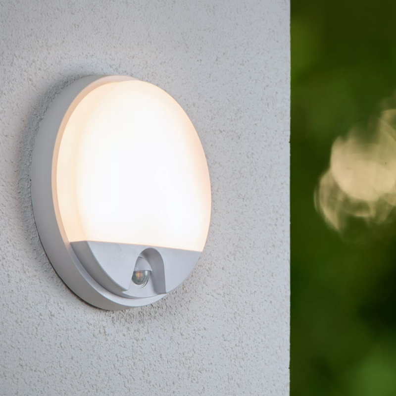 White bathroom wall light modern, Hups Ir, 10W, 3000K LED, IP54