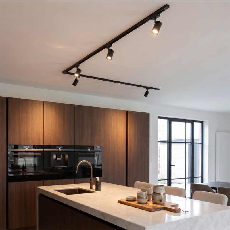 3M black 1 phase track lighting system with a corner + 5 Elena track spots