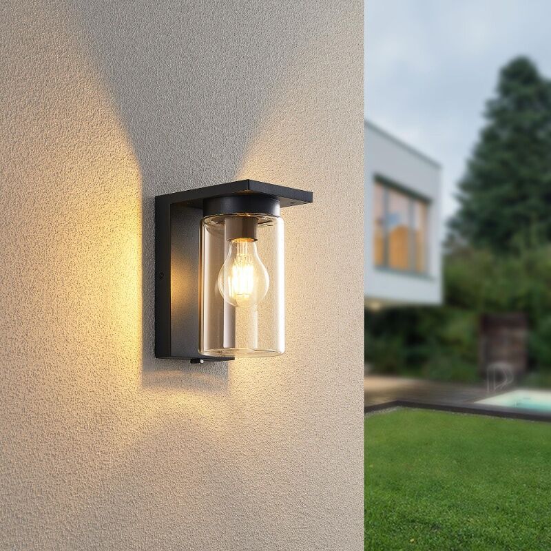 Black outdoor wall light with dusk to dawn sensor modern, Yves, IP44 Black outdoor wall light with dusk to dawn sensor modern, Yves, IP44