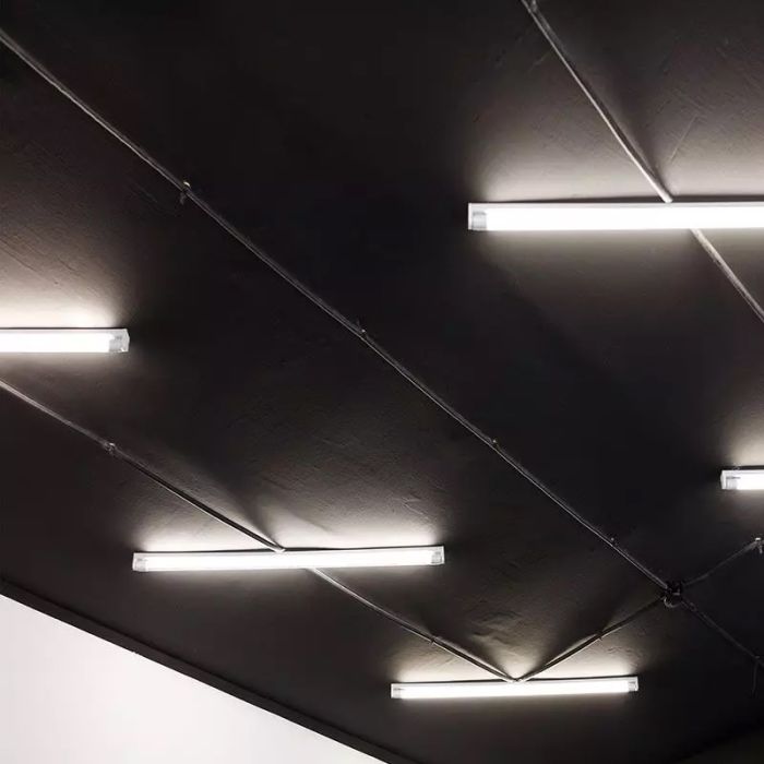 5ft LED Tube Light - Bisolux - 22W - 3000K - Starter Included